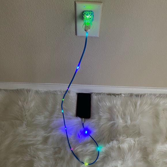 Blue Responsive (iPhone) Car Charger With Free Power Block - Picture 1 of 8